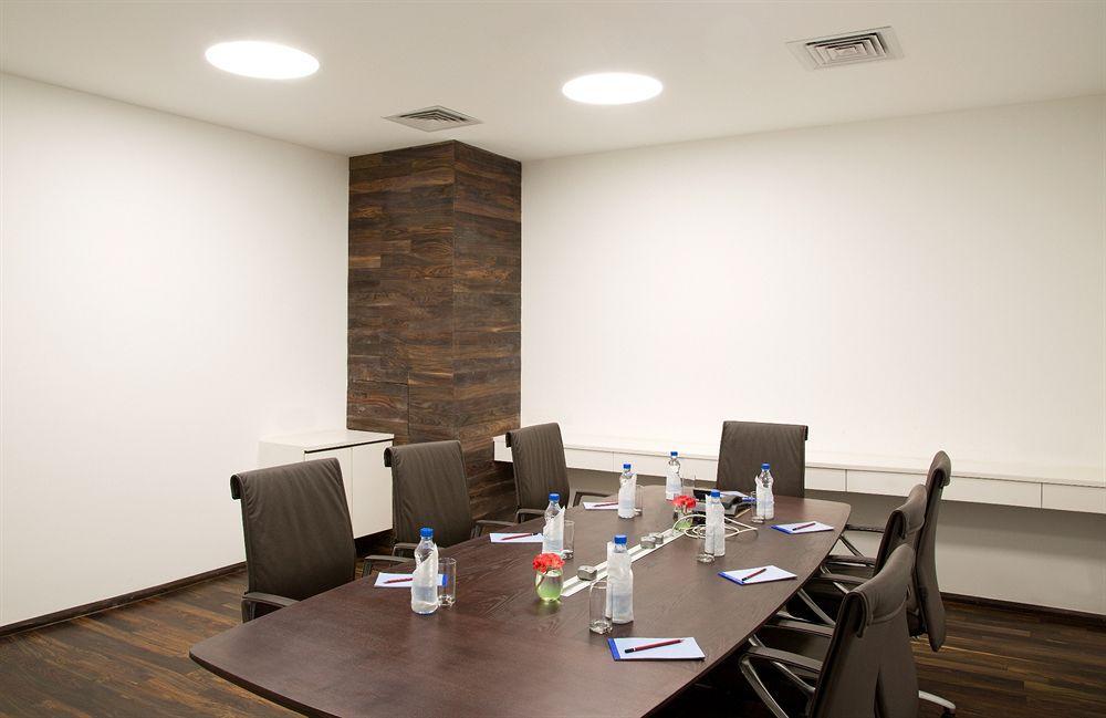 העיר בנגלור Springs Hotels And Spa עסק תמונה