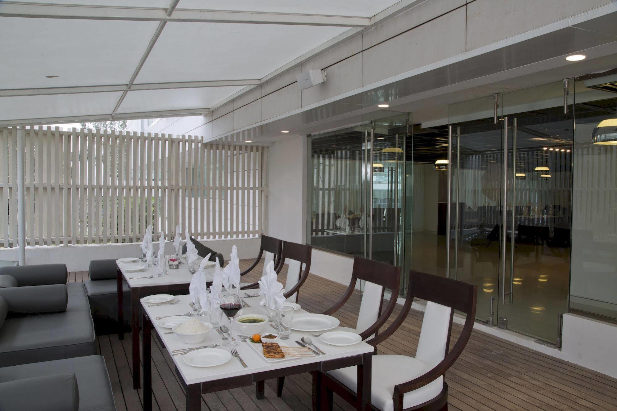 העיר בנגלור Springs Hotels And Spa מראה חיצוני תמונה