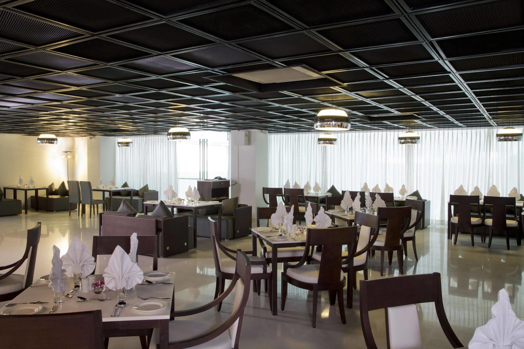 העיר בנגלור Springs Hotels And Spa מראה חיצוני תמונה