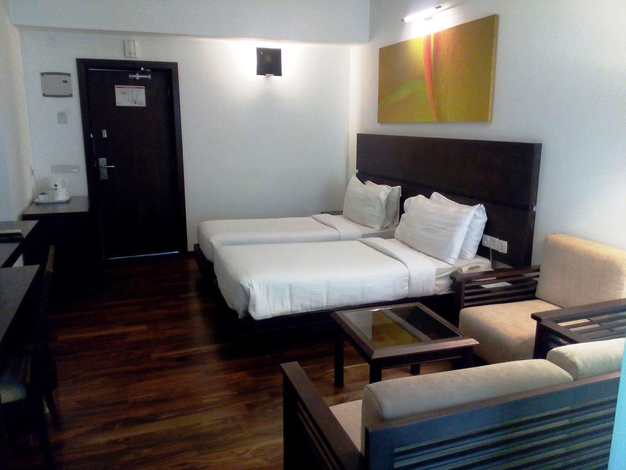 העיר בנגלור Springs Hotels And Spa מראה חיצוני תמונה